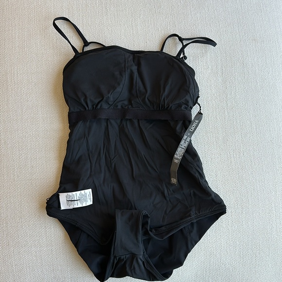 Vuori Dune One-Piece Swimsuit In Black - Picture 14 of 15